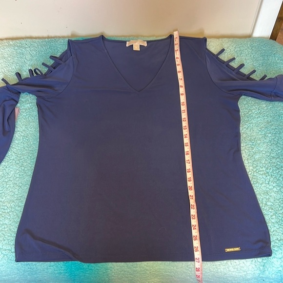 š„Michael Kors Blue Long Sleeve Cut Out Blouseš„ - Picture 5 of 5